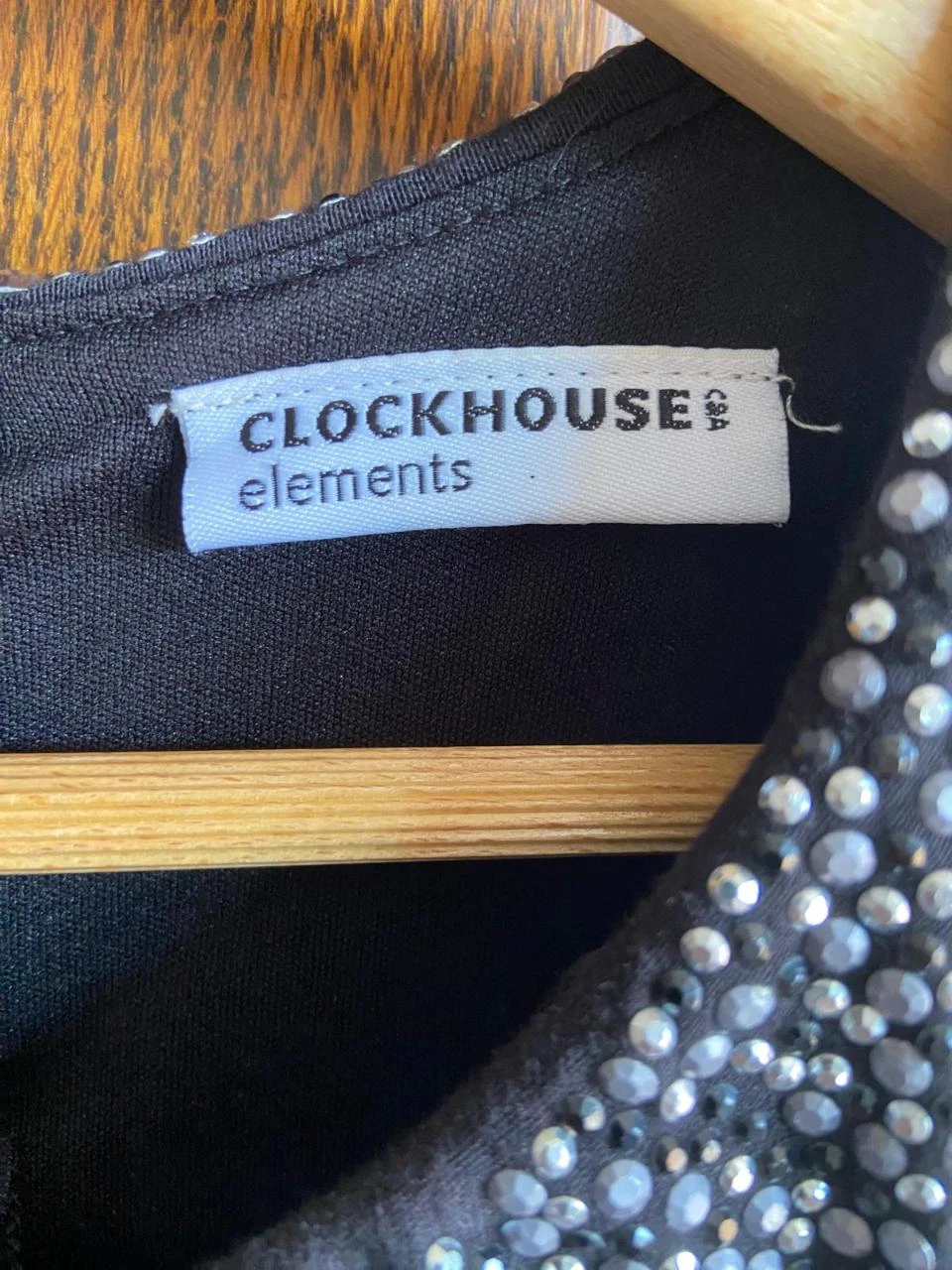 Vestido de encaje negro, cuello con pedrería. Clockhouse. Talla XL – photo 5